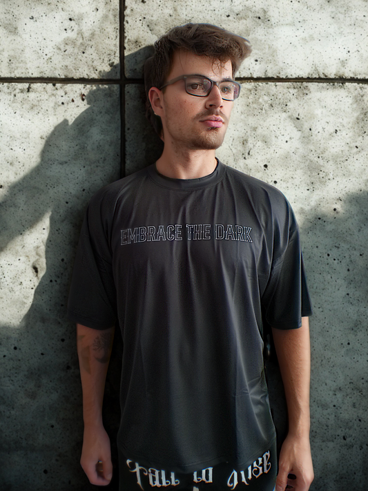 Oversized Pumpcover - Embrace The Dark